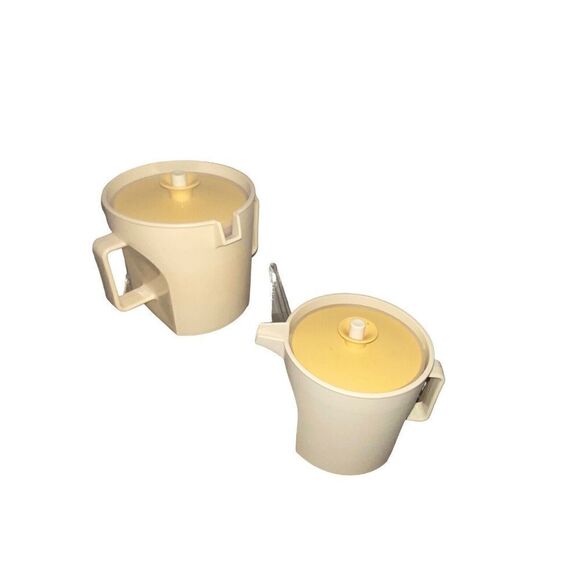 VINTAGE TUPPERWARE CREAMER #1414-5 & SUGAR #1415-6, BEIGE W/HARVEST GOLD LIDS! - Picture 6 of 9